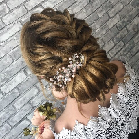 Высокие / Собранные, С аксессуарами / Цветами / Фатой, Пучок, Коса / Коса-пучок от Свадебный стилист Кристина Тюпаева 3