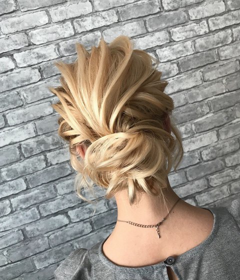 Высокие / Собранные, С аксессуарами / Цветами / Фатой, Пучок от Свадебный стилист Кристина Тюпаева 2