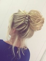 Высокие / Собранные, Пучок, С аксессуарами / Цветами / Фатой от Свадебный стилист Кристина Тюпаева 2