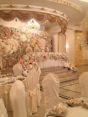 Столы и стулья гостей / Банкет в Тематический от Студия декора Gogelia-Decor 1