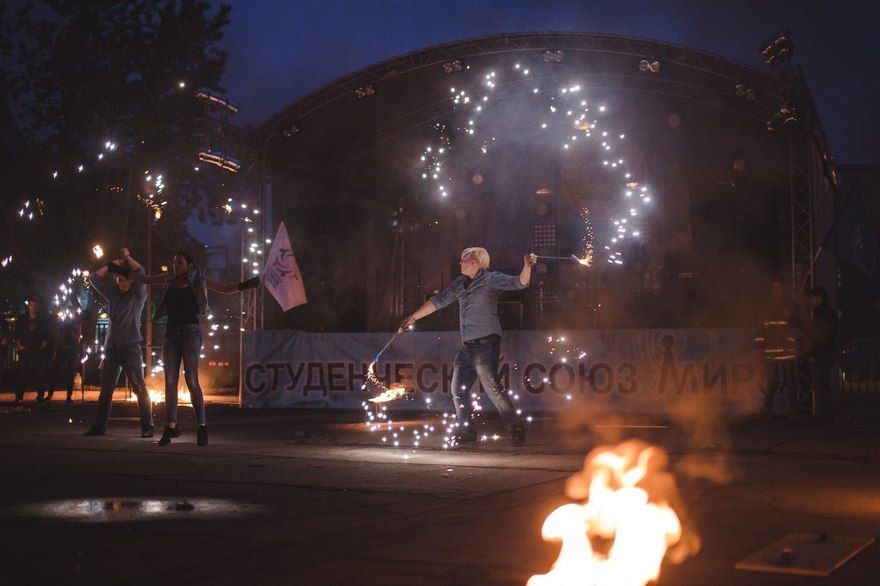 Огненное шоу Rock Fire Fest на свадьбу от Театр огня и света Ферро 9