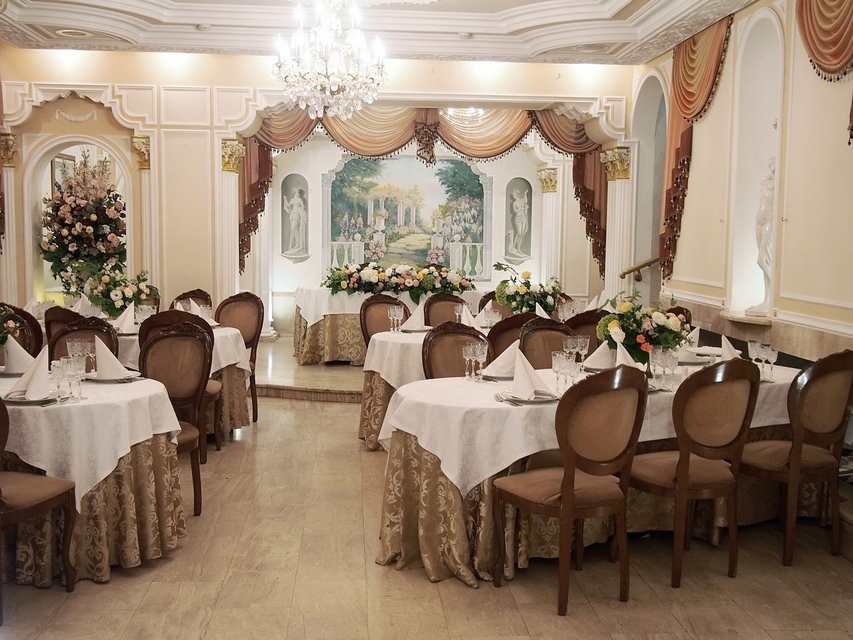 Классика в Ресторан / Банкетный зал от Студия декора Абетель декор 4