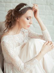 Высокие / Собранные, С аксессуарами / Цветами / Фатой от Свадебный стилист Красовицкая Елена 2