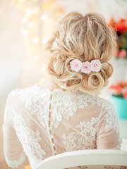 В греческом стиле, Коса / Коса-пучок, С аксессуарами / Цветами / Фатой, С плетением от Свадебный стилист Красовицкая Елена 2