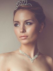 Высокие / Собранные, С аксессуарами / Цветами / Фатой от Свадебный стилист Красовицкая Елена 1