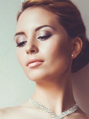 Высокие / Собранные, С аксессуарами / Цветами / Фатой от Свадебный стилист Красовицкая Елена 2