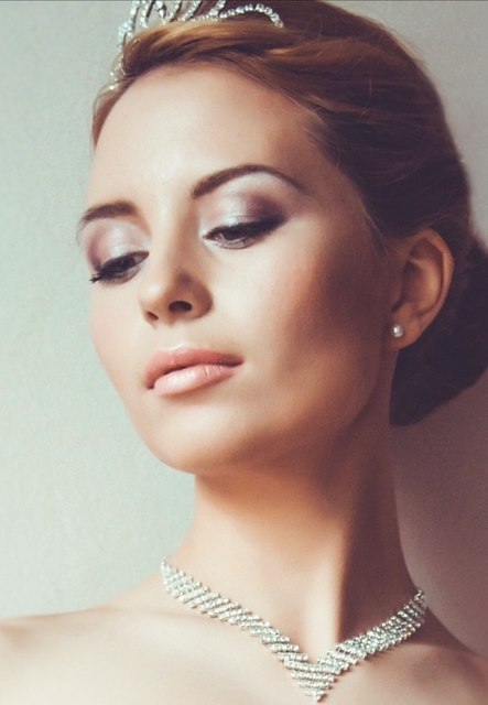 Высокие / Собранные, С аксессуарами / Цветами / Фатой от Свадебный стилист Красовицкая Елена 2