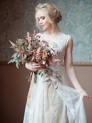 Высокие / Собранные, С аксессуарами / Цветами / Фатой от Свадебный стилист Красовицкая Елена 1