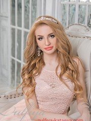 Локоны / Локоны на один бок, Распущенные, С аксессуарами / Цветами / Фатой от Свадебный стилист Зульфия Катаева 1