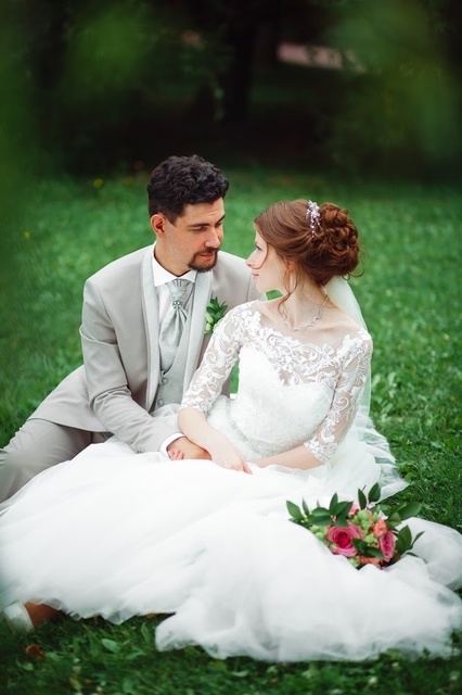 Высокие / Собранные, С аксессуарами / Цветами / Фатой от Свадебный стилист Красовицкая Елена 2