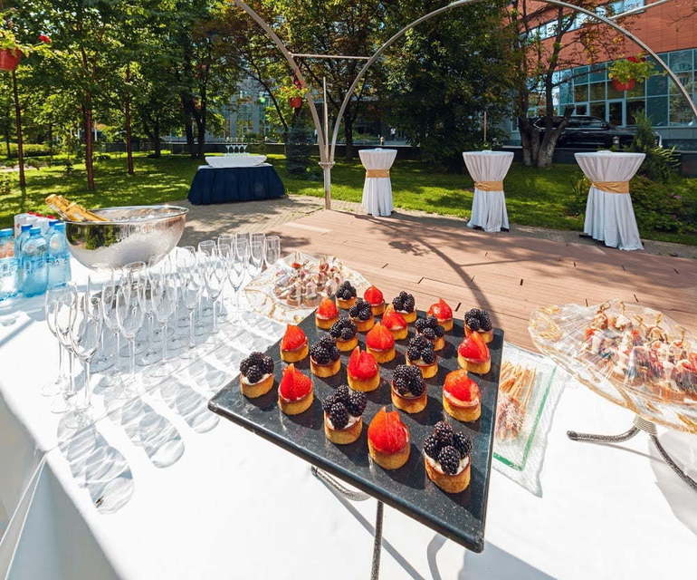 Веранда Renaissance Monarch Centre Moscow Hotel в Москве 8