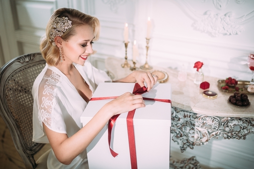 С аксессуарами / Цветами / Фатой, Распущенные, Волны от Свадебный стилист-визажист Варибрус Мария 3