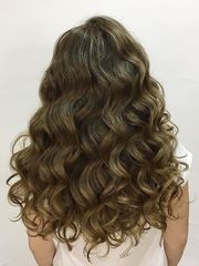 Локоны / Локоны на один бок, Распущенные от Свадебный стилист-визажист Варибрус Мария 2