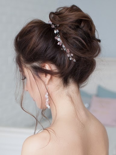 Высокие / Собранные, С аксессуарами / Цветами / Фатой, Пучок от Nadya Nezhinka Beauty Studio 3