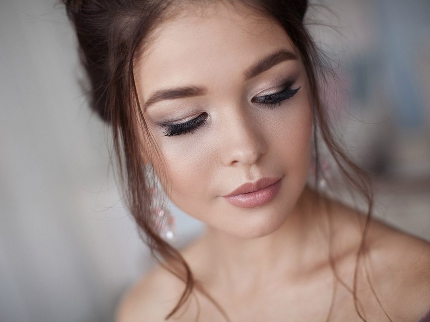 Высокие / Собранные, С аксессуарами / Цветами / Фатой, Пучок от Nadya Nezhinka Beauty Studio 4