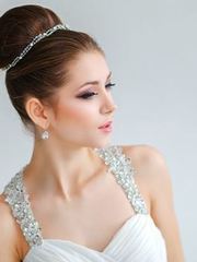 Высокие / Собранные, Пучок, С аксессуарами / Цветами / Фатой от Nadya Nezhinka Beauty Studio 1