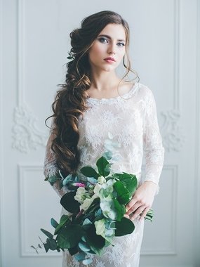 Локоны / Локоны на один бок, С аксессуарами / Цветами / Фатой от Nadya Nezhinka Beauty Studio 1