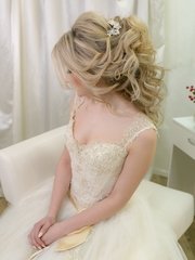 Высокие / Собранные, Локоны / Локоны на один бок от Свадебный стилист-визажист Арменуи Шатверян 2