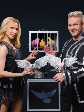 Иллюзионное шоу с цветными голубями на свадьбу от Шоу Сергея и Светланы Чуйко 2