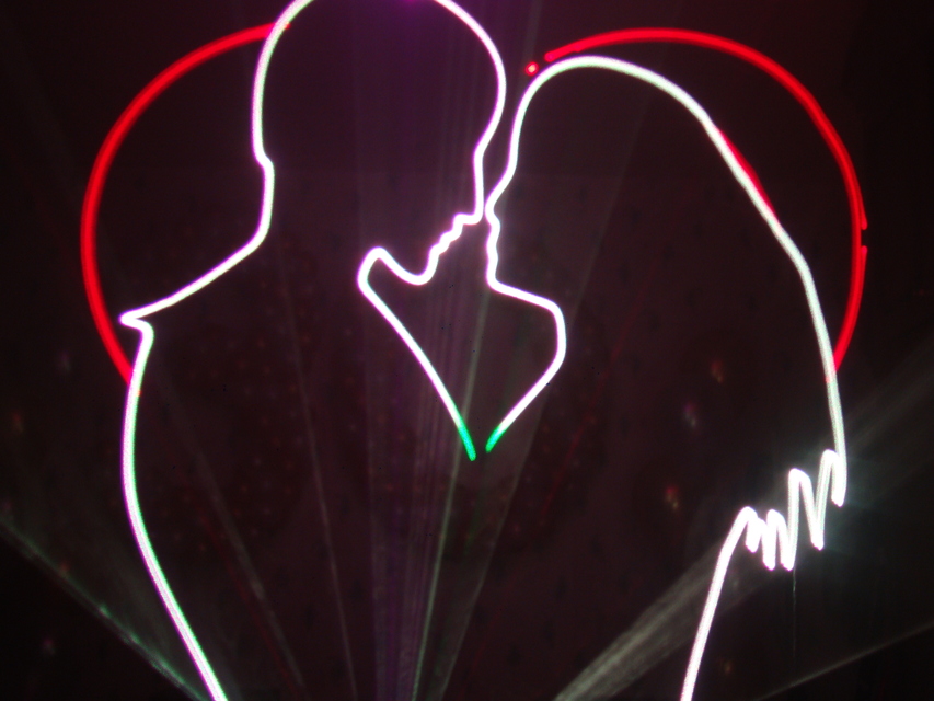 Лазерное шоу на свадьбу от Laser Artist – профессиональное лазерное шоу 2