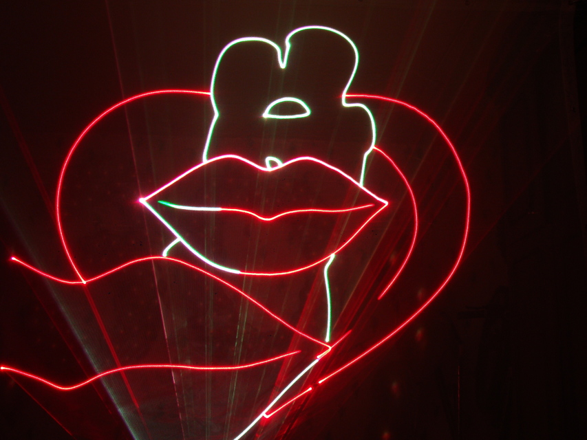 Лазерное шоу на свадьбу от Laser Artist – профессиональное лазерное шоу 3