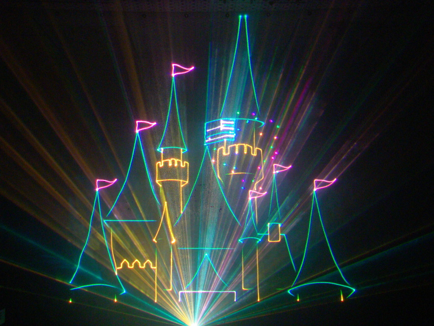 Лазерное шоу на свадьбу от Laser Artist – профессиональное лазерное шоу 10