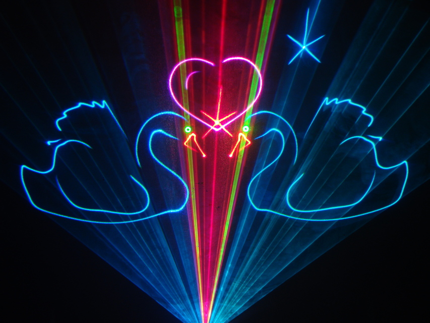 Лазерное шоу на свадьбу от Laser Artist – профессиональное лазерное шоу 17