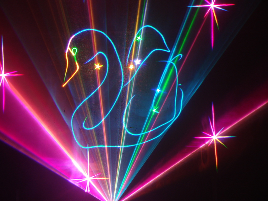 Лазерное шоу на свадьбу от Laser Artist – профессиональное лазерное шоу 23