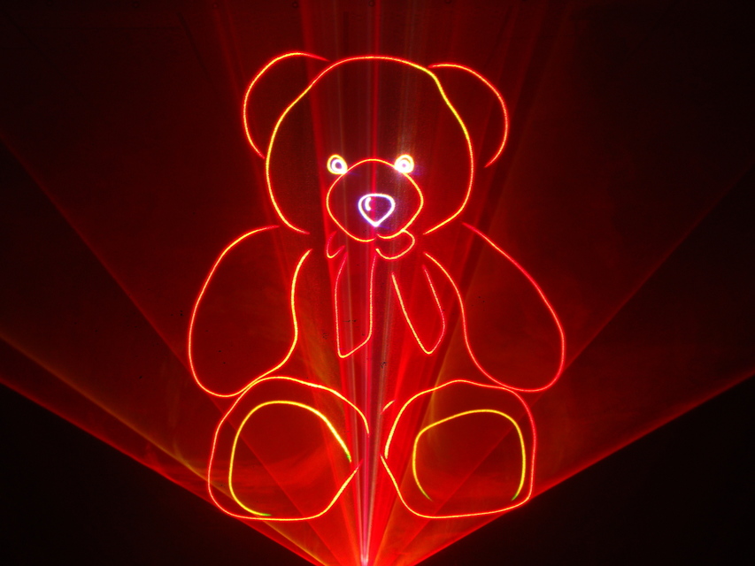 Лазерное шоу на свадьбу от Laser Artist – профессиональное лазерное шоу 24