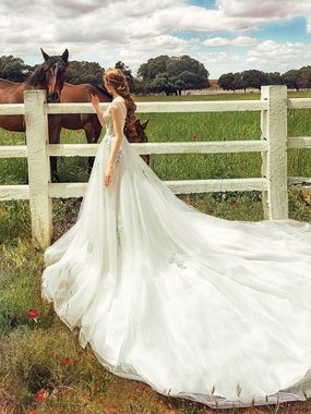 Свадебное платье Leiva. Силуэт А-силуэт. Цвет Белый / Молочный. Вид 2