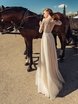 Свадебное платье Divina. Силуэт А-силуэт. Цвет Белый / Молочный. Вид 2