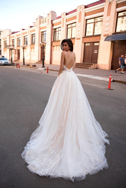 Свадебное платье Lambis Crocata . Силуэт А-силуэт. Цвет Белый / Молочный. Вид 2