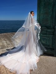 Свадебное платье Thais Mancinella. Силуэт Рыбка. Цвет Белый / Молочный. Вид 2