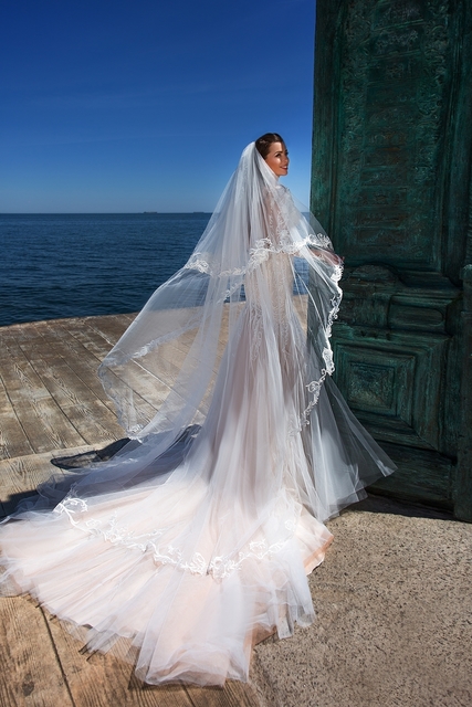 Свадебное платье Thais Mancinella. Силуэт Рыбка. Цвет Белый / Молочный. Вид 2