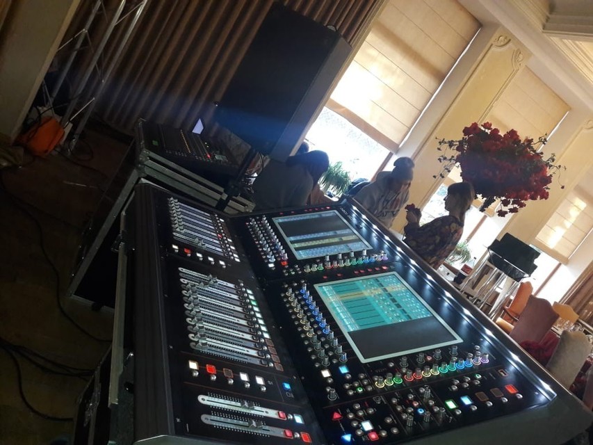 Фото оборудования на свадьбу от SKITSOUND 6