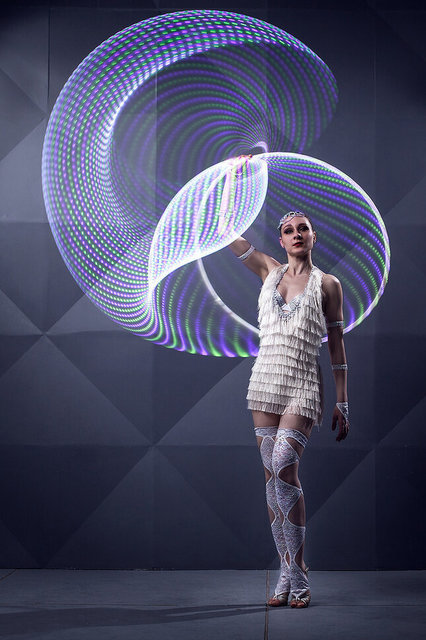 Игра с Хула-хупами на свадьбу от Свето-цирковое ART SHOW 2