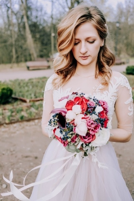 Распущенные, Волны, Локоны / Локоны на один бок от Свадебный стилист Купар Ольга 2