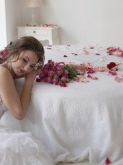 Пучок, С аксессуарами / Цветами / Фатой от Свадебный стилист Ольга Силаева 2