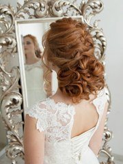 С аксессуарами / Цветами / Фатой, С плетением от Свадебный стилист Ольга Силаева 1