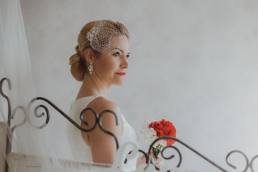 С аксессуарами / Цветами / Фатой, Пучок от Свадебный стилист Ольга Силаева 2