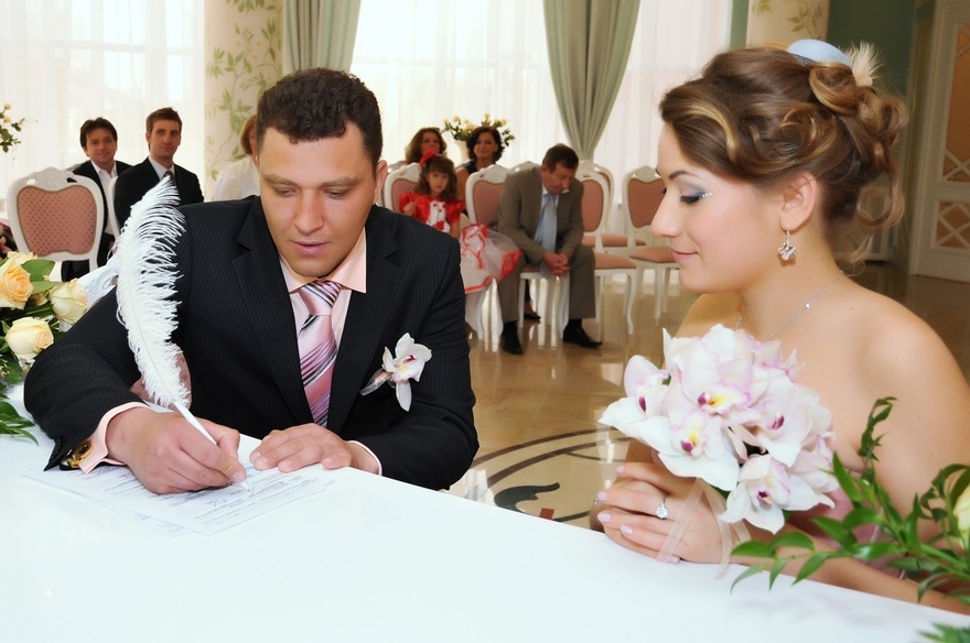 Высокие / Собранные, С аксессуарами / Цветами / Фатой от Свадебный стилист Ольга Силаева 2