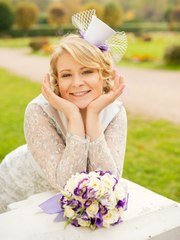 Локоны / Локоны на один бок, С аксессуарами / Цветами / Фатой от Свадебный стилист Ольга Силаева 1