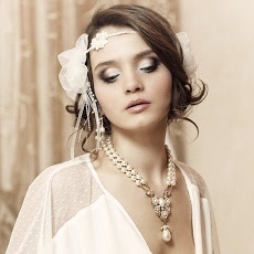 Высокие / Собранные, С аксессуарами / Цветами / Фатой, Пучок от Свадебный стилист Katrin Zyazina 2