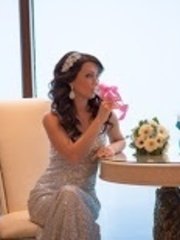 Волны, Локоны / Локоны на один бок, Распущенные, С аксессуарами / Цветами / Фатой от Свадебный стилист Katrin Zyazina 1