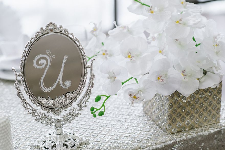 Классика в Выездная регистрация, Ресторан / Банкетный зал от Студия декора Magicweddings 13