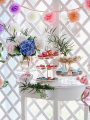 Сладкий / Фуршетный стол в Шебби шик, Модерн от Студия декора Magicweddings 1