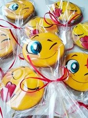 оттенки Желтого Пряничный смайл от Свадебный сладкий стол под ключ 1