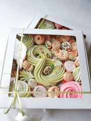оттенки Розового, Несколько цветов / Разноцветные Коробочка с безе 20x20  от Свадебный сладкий стол под ключ 1