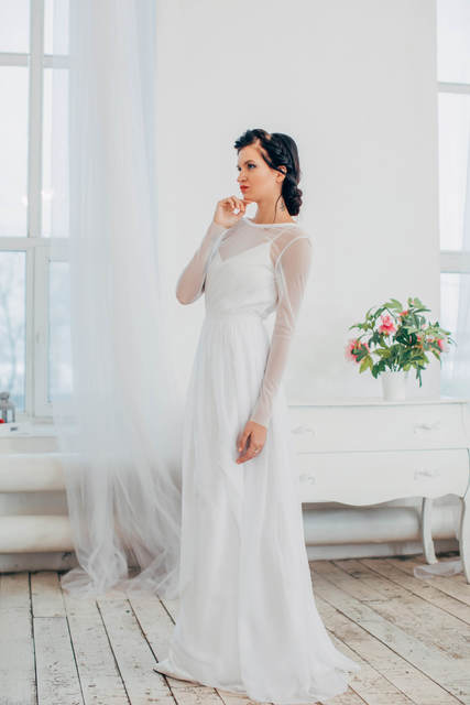 Свадебное платье Вероник. Силуэт Прямое. Цвет Белый / Молочный. Вид 2