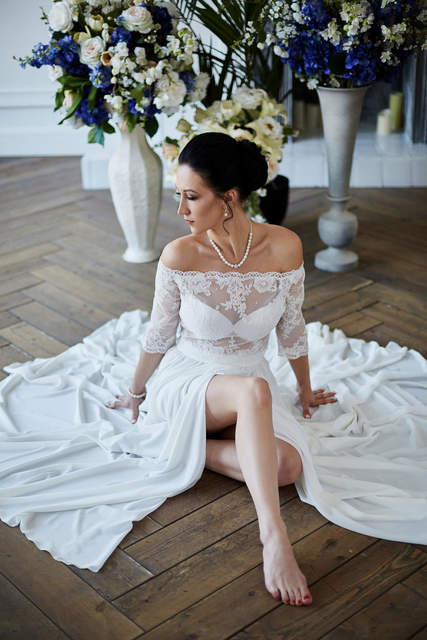 Свадебный комплект кроп-топ и юбка. Силуэт Прямое. Цвет Белый / Молочный. Вид 2